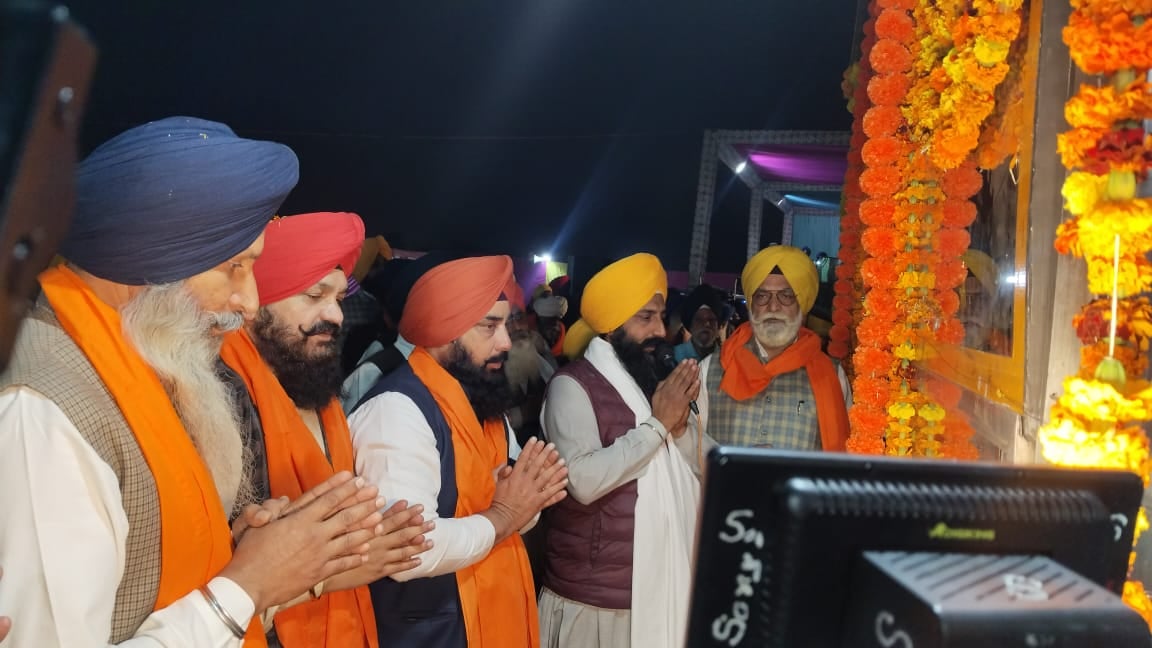 कुरुक्षेत्र। गुरुद्वारा छठी पातशाही में पंज प्यारों की अगुवाई पहुंचा नगरकीर्तन। स्वयं कुरुक्षेत्र। गुरुद्वारा छठी पातशाही में पंज प्यारों की अगुवाई पहुंचा नगरकीर्तन। स्वयं