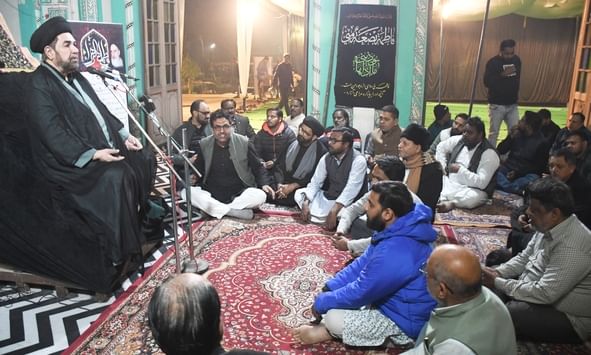 खिताब करते सैयद कल्बे जवाद नकवी। -अमर उजाला