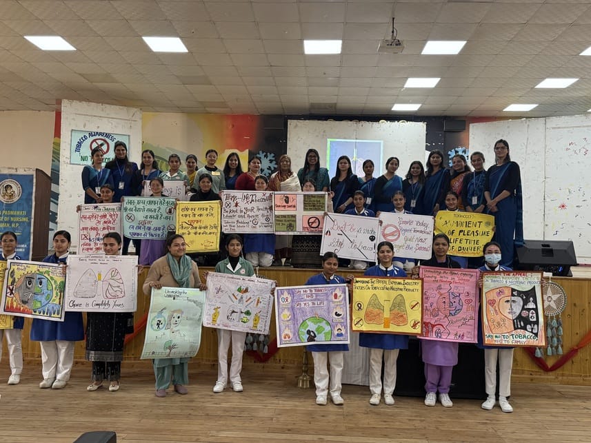 माता पदमावती कॉलेज ऑफ नर्सिंक में आयोजित कार्यक्रम का शुभारंभ करतीं बीएमओ डॉ. मोनीषा अग्रवाल। स