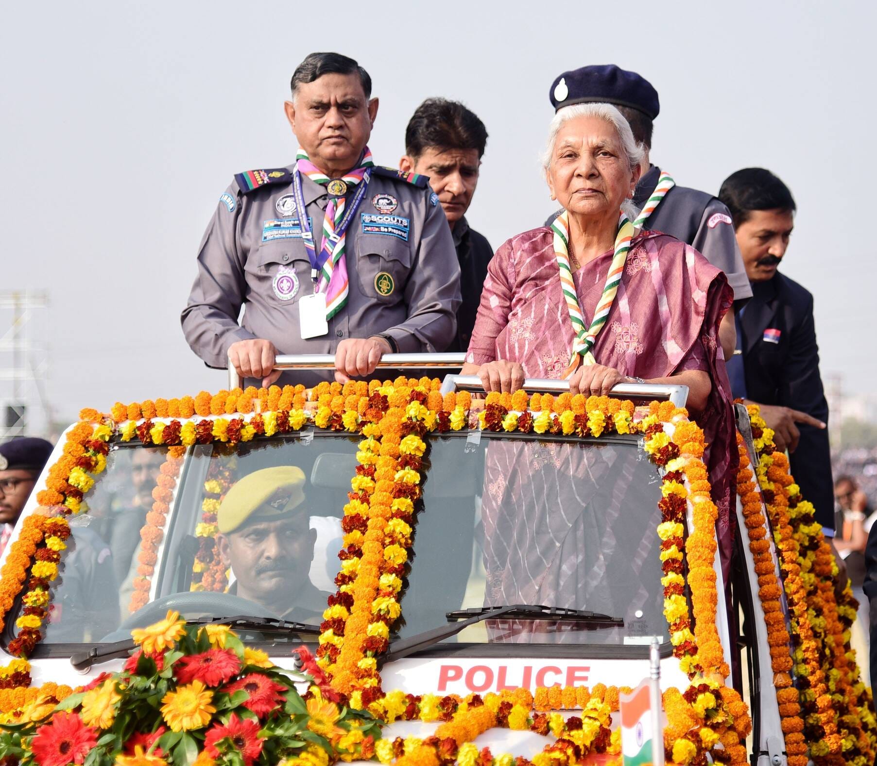 राज्यपाल ने स्काउट गाइड का ध्वजारोहण कर जंबूरी का औपचारिक उद्घाटन किया। राज्यपाल ने स्काउट गाइड का ध्वजारोहण कर जंबूरी का औपचारिक उद्घाटन किया।
