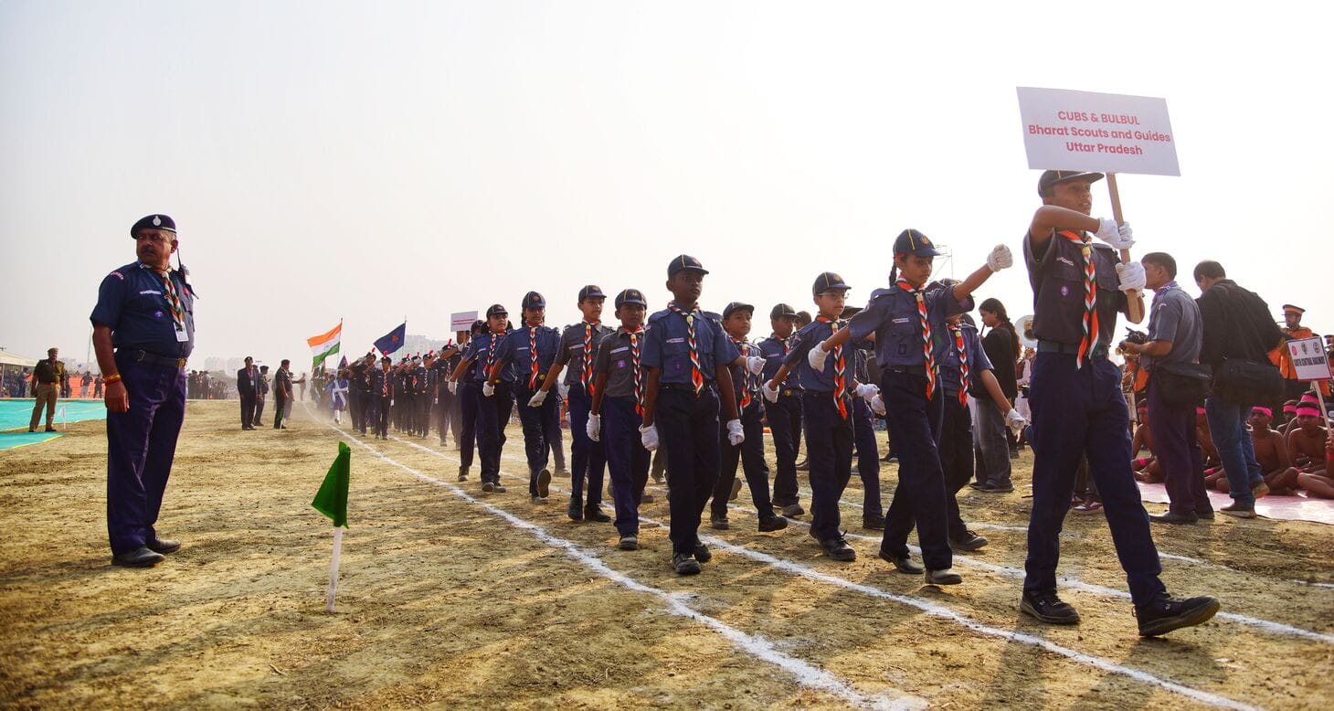 राज्यपाल ने स्काउट गाइड का ध्वजारोहण कर जंबूरी का औपचारिक उद्घाटन किया। राज्यपाल ने स्काउट गाइड का ध्वजारोहण कर जंबूरी का औपचारिक उद्घाटन किया।