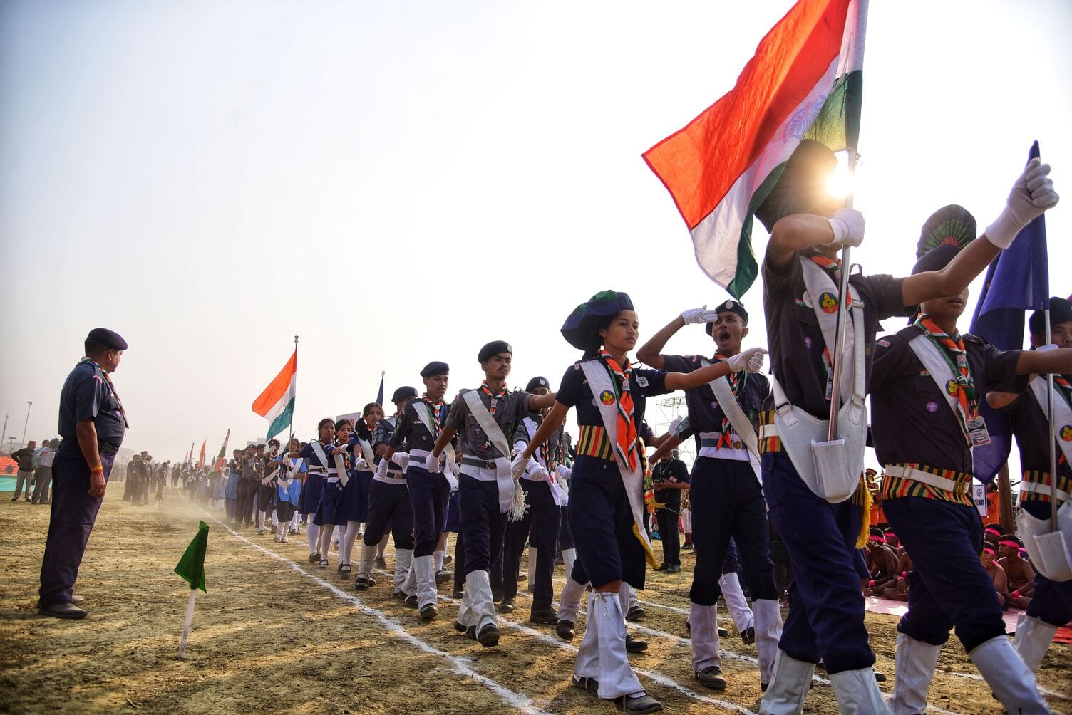 राज्यपाल ने स्काउट गाइड का ध्वजारोहण कर जंबूरी का औपचारिक उद्घाटन किया। राज्यपाल ने स्काउट गाइड का ध्वजारोहण कर जंबूरी का औपचारिक उद्घाटन किया।