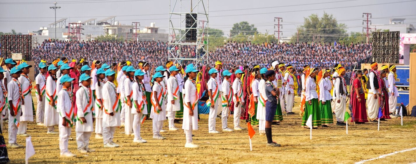 राज्यपाल ने स्काउट गाइड का ध्वजारोहण कर जंबूरी का औपचारिक उद्घाटन किया। राज्यपाल ने स्काउट गाइड का ध्वजारोहण कर जंबूरी का औपचारिक उद्घाटन किया।