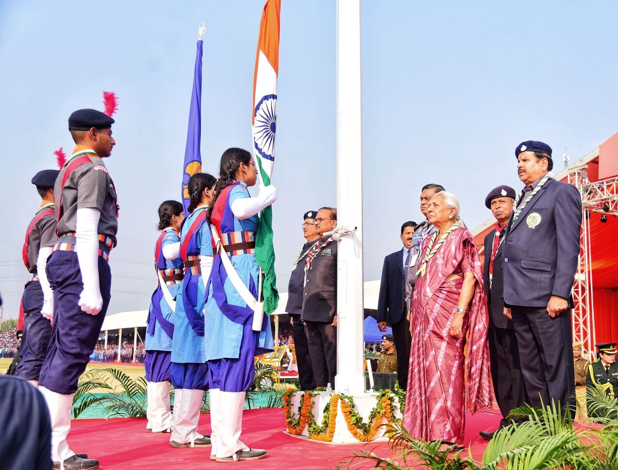 राज्यपाल ने स्काउट गाइड का ध्वजारोहण कर जंबूरी का औपचारिक उद्घाटन किया। राज्यपाल ने स्काउट गाइड का ध्वजारोहण कर जंबूरी का औपचारिक उद्घाटन किया।