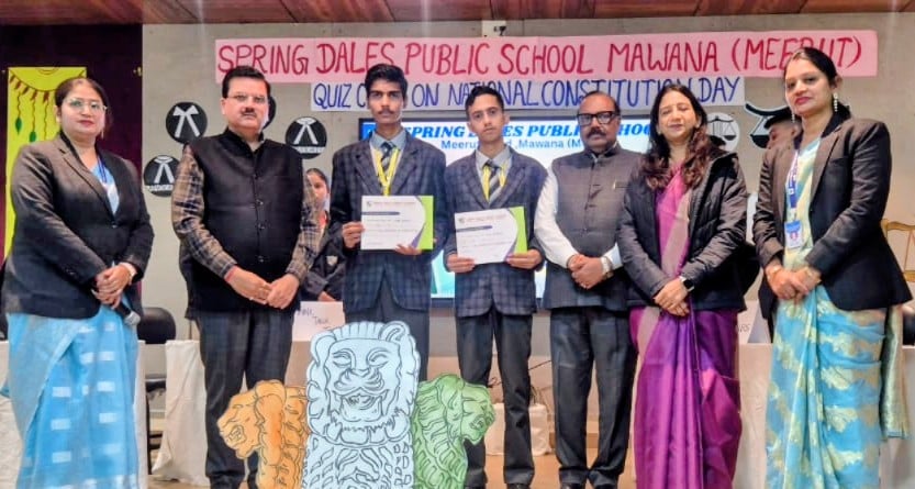 अंबेडकर पार्क में संविधान दिवस मनाते हुए। (स्त्रोत आयोजक) अंबेडकर पार्क में संविधान दिवस मनाते हुए। (स्त्रोत आयोजक)