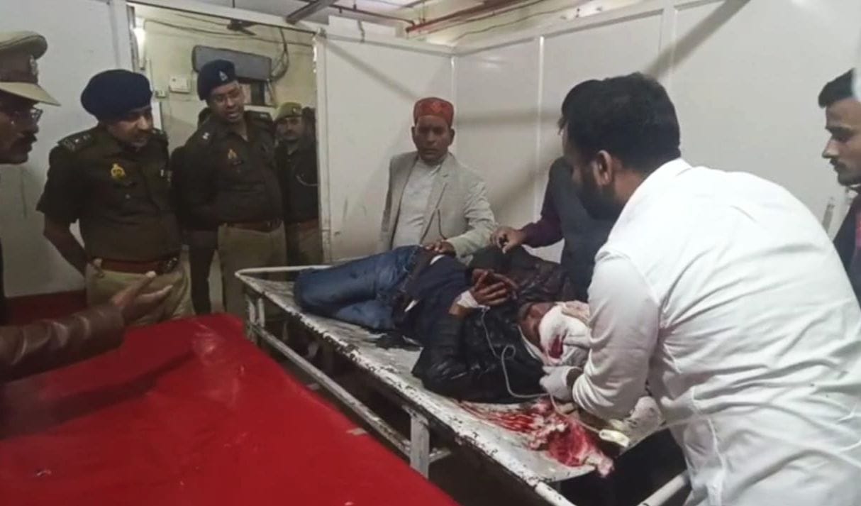 फोटो-29- जिला अस्पताल में भर्ती गोली कांड का घायल सचिन विमल। संवाद फोटो-29- जिला अस्पताल में भर्ती गोली कांड का घायल सचिन विमल। संवाद