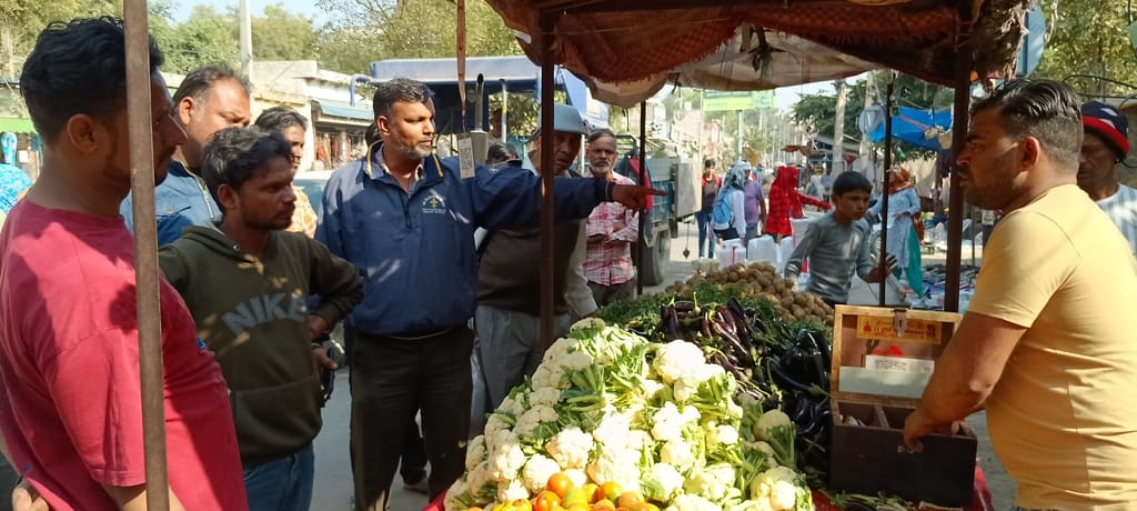 फोटो संख्या:-75 आईटीआई रोड पर अतिक्रमण हटाते हुए नपा कर्मचारी---संवाद फोटो संख्या:-75 आईटीआई रोड पर अतिक्रमण हटाते हुए नपा कर्मचारी---संवाद