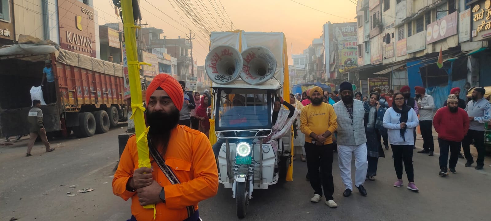 गुरूतेग बहादुर के शहीदी दिवस पर शहर में निकली प्रभात फेरी-स्रोत गुरूद्वारा गुरूतेग बहादुर के शहीदी दिवस पर शहर में निकली प्रभात फेरी-स्रोत गुरूद्वारा