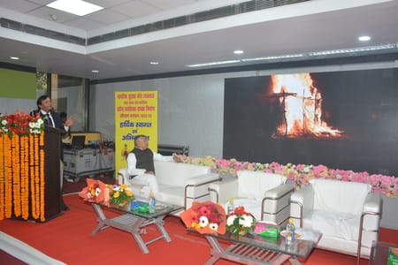 कार्यक्रम में राज्यमंत्री धर्मवीर प्रजापति, ध्रुवकांत ठाकुर, अमरनाथ मिश्र व अन्य। कार्यक्रम में राज्यमंत्री धर्मवीर प्रजापति, ध्रुवकांत ठाकुर, अमरनाथ मिश्र व अन्य।