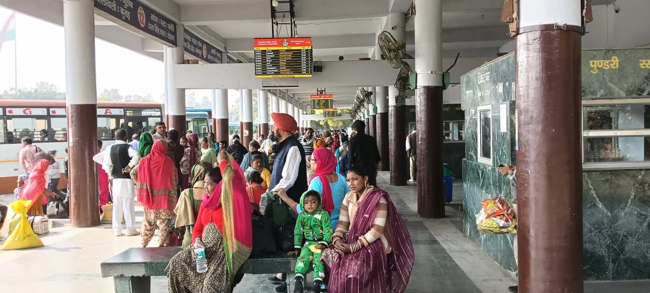 कैथल। बस कि और दौड़ते लोग