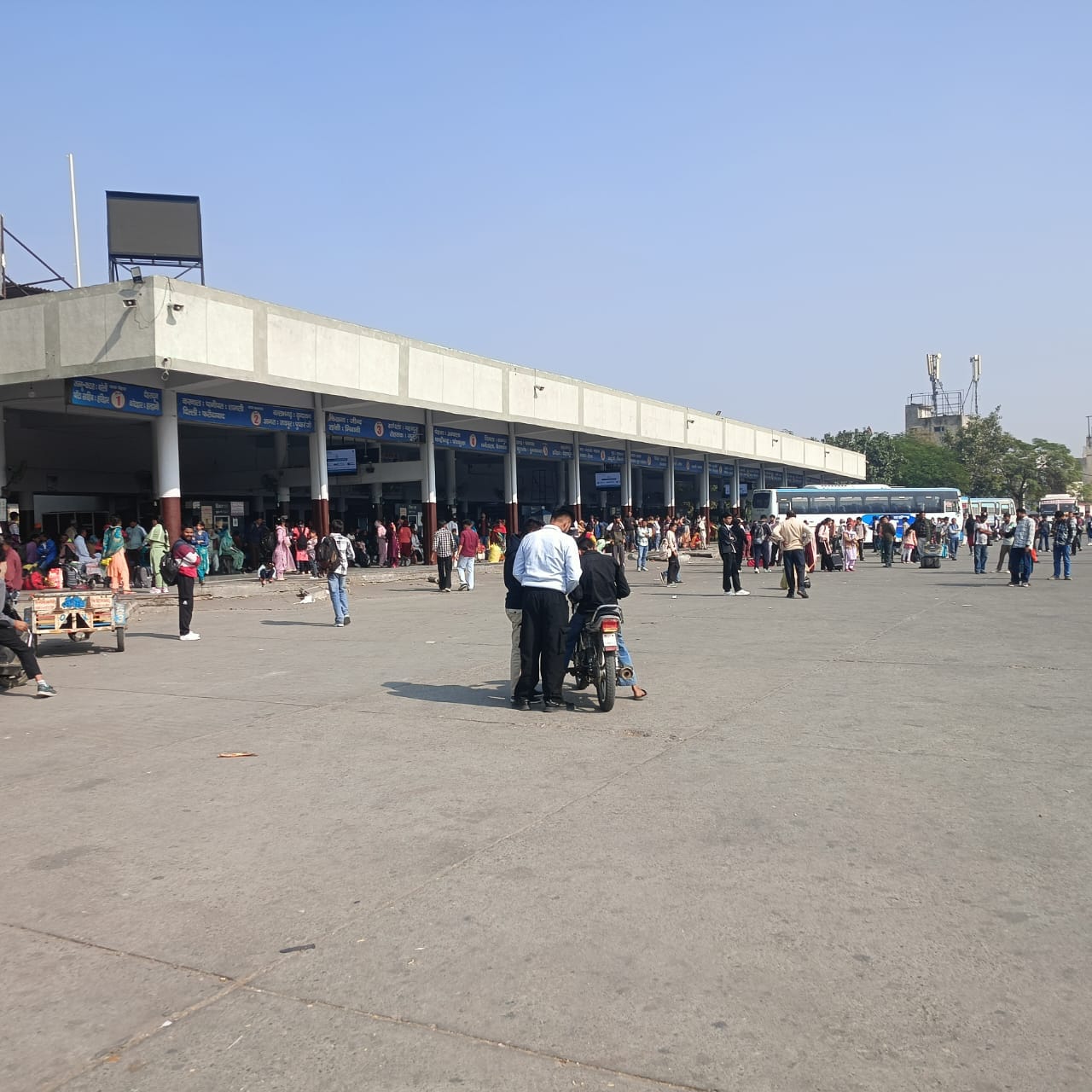 कैथल। बस कि और दौड़ते लोग