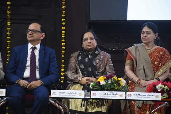लखनऊ विश्वविद्यालय के 105वें स्थापना दिवस समारोह में पूर्व छात्र व योगी सरकार में वित्त मंत्री 