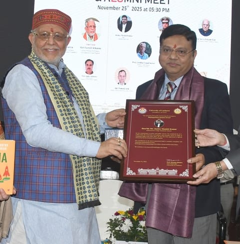 लखनऊ विश्वविद्यालय के 105वें स्थापना दिवस समारोह में पूर्व छात्र व योगी सरकार में वित्त मंत्री 