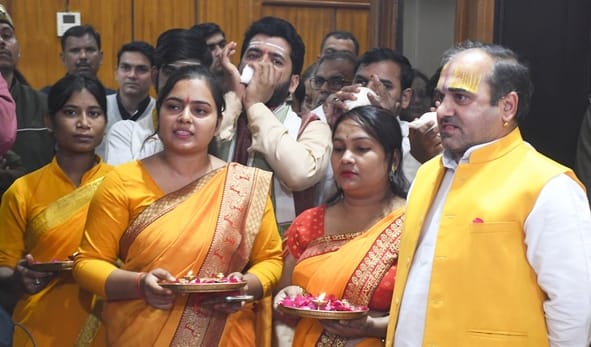 लखनऊ विश्वविद्यालय के 105वें स्थापना दिवस समारोह में पूर्व छात्र व योगी सरकार में वित्त मंत्री 