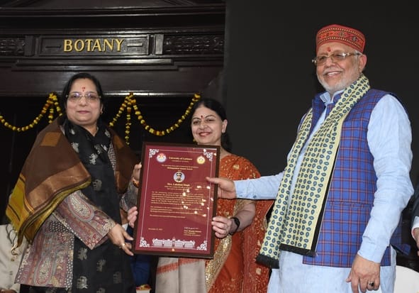 लखनऊ विश्वविद्यालय के 105वें स्थापना दिवस समारोह में पूर्व छात्र व योगी सरकार में वित्त मंत्री 