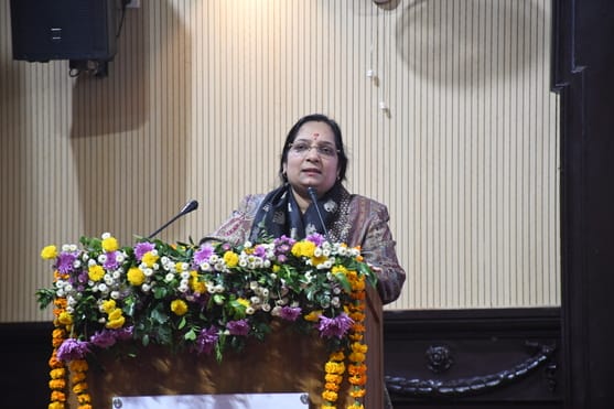 लखनऊ विश्वविद्यालय के 105वें स्थापना दिवस समारोह में पूर्व छात्र व योगी सरकार में वित्त मंत्री 