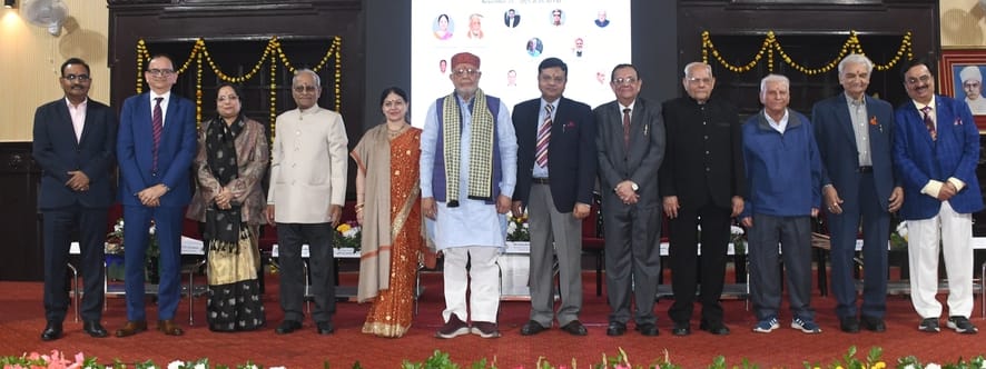 लखनऊ विश्वविद्यालय के 105वें स्थापना दिवस समारोह में पूर्व छात्र व योगी सरकार में वित्त मंत्री 