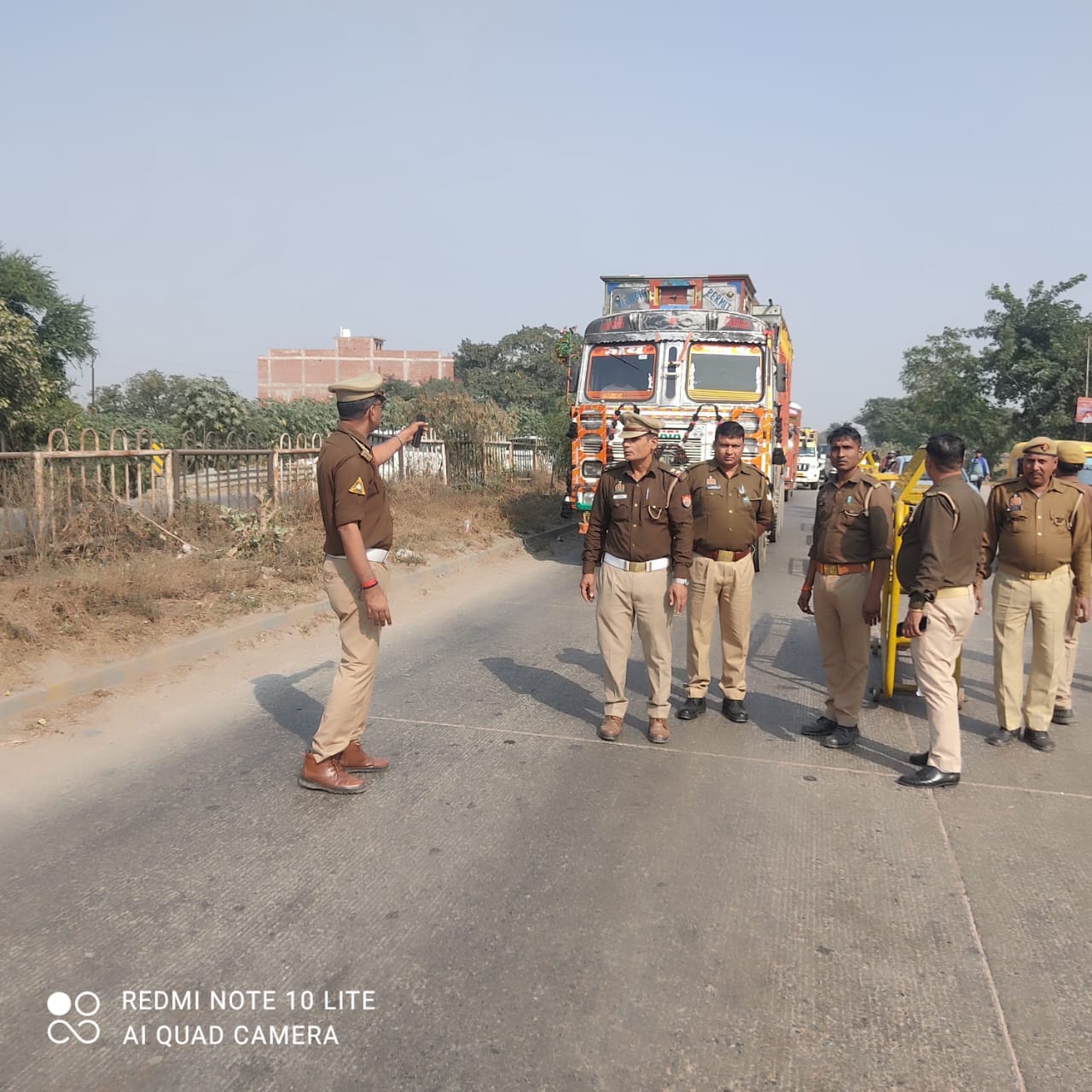 मगहर दुर्गा मंदिर के पास रोके गए वाहन-स्रोत पुलिस