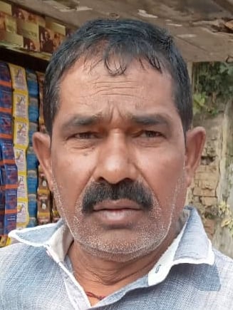 मोहल्ला करबला में सड़क किनारे खड़ा टैंकर। संवाद