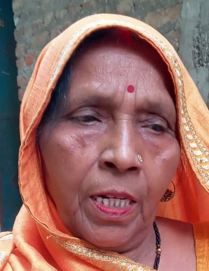 मोहल्ला करबला में सड़क किनारे खड़ा टैंकर। संवाद