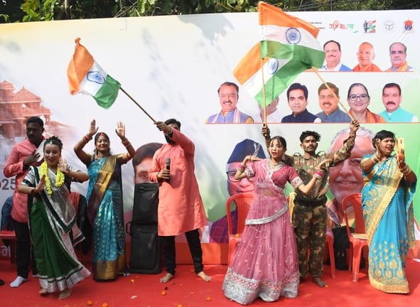 सरदार वल्लभ भाई पटेल की 150वीं जयंती पर मंगलवार को अलीगंज से एकता यात्रा निकाली गई। इसमें सैकड़