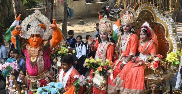 सरदार वल्लभ भाई पटेल की 150वीं जयंती पर मंगलवार को अलीगंज से एकता यात्रा निकाली गई। इसमें सैकड़