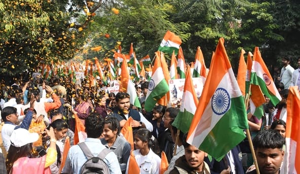 सरदार वल्लभ भाई पटेल की 150वीं जयंती पर मंगलवार को अलीगंज से एकता यात्रा निकाली गई। इसमें सैकड़