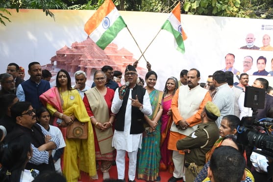 सरदार वल्लभ भाई पटेल की 150वीं जयंती पर मंगलवार को अलीगंज से एकता यात्रा निकाली गई। इसमें सैकड़
