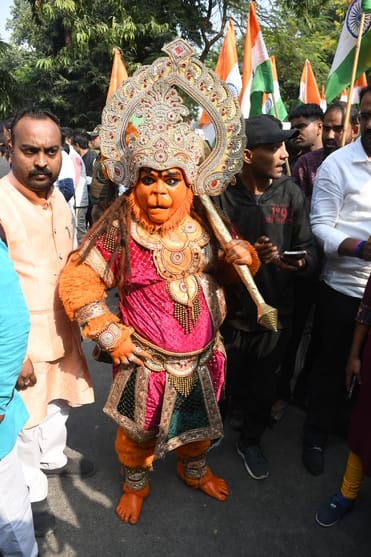 सरदार वल्लभ भाई पटेल की 150वीं जयंती पर मंगलवार को अलीगंज से एकता यात्रा निकाली गई। इसमें सैकड़