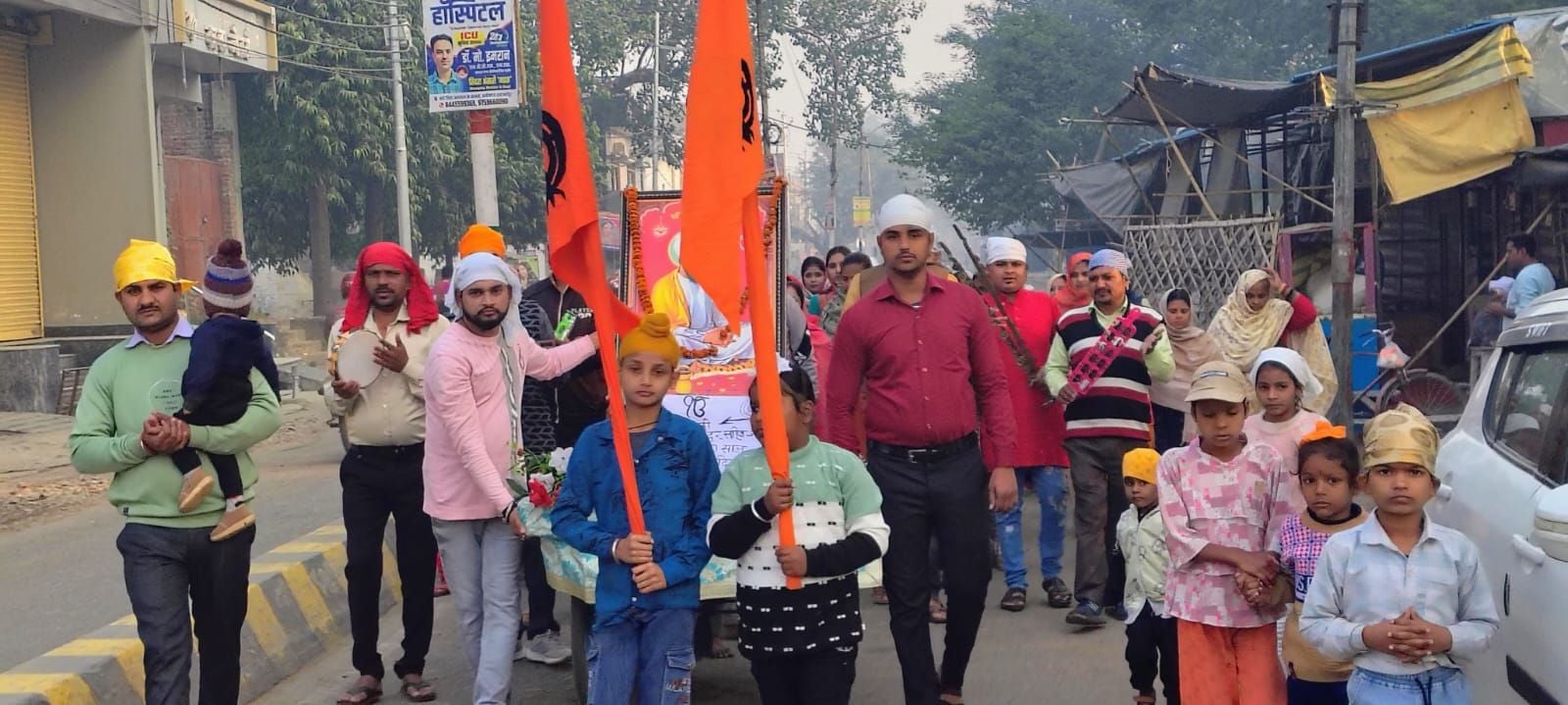 शाहजहांपुर में रामनगर स्थित गुरुद्वारा श्री तेग बहादुर में शबद कीर्तन करता रागी जत्था व उपस्थ शाहजहांपुर में रामनगर स्थित गुरुद्वारा श्री तेग बहादुर में शबद कीर्तन करता रागी जत्था व उपस्थ