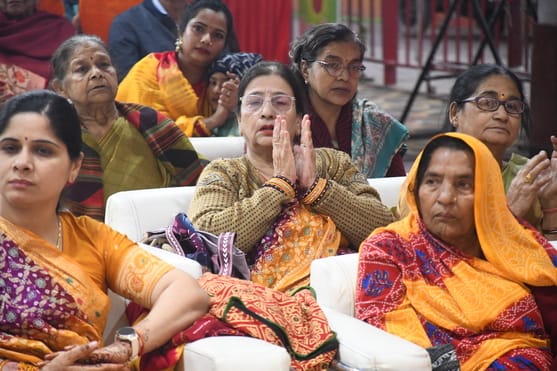 श्री खाटू श्याम मंदिर में श्रीमद्भागवत कथा के चौथे दिन कथावाचक किरीट भाई ने भक्त प्रहलाद की कथा