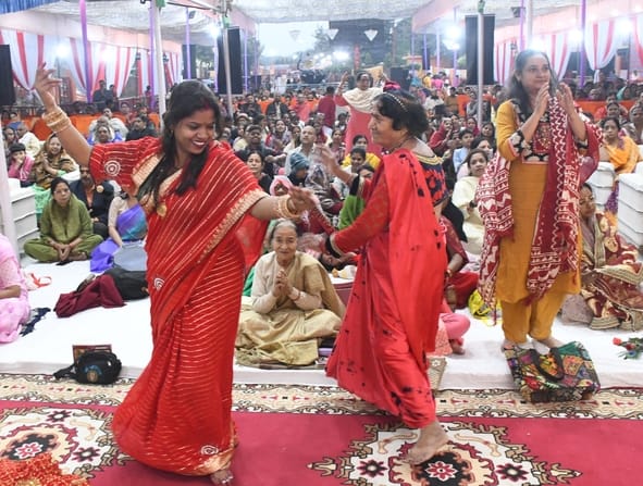 श्री खाटू श्याम मंदिर में श्रीमद्भागवत कथा के चौथे दिन कथावाचक किरीट भाई ने भक्त प्रहलाद की कथा