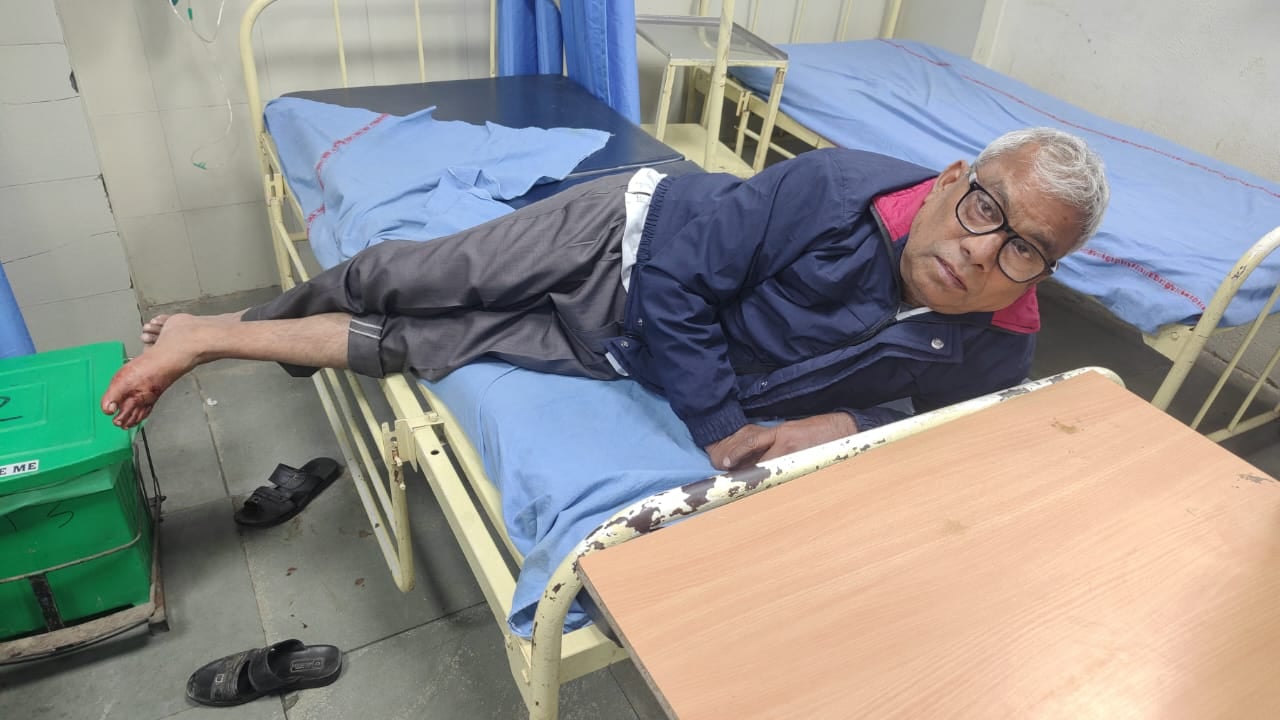 26jjrp25- कुत्ते के काटने के बाद सिविल अस्पताल में उपचार के लिए पहुंचा किशोर। स्रोत-पाठक 26jjrp25- कुत्ते के काटने के बाद सिविल अस्पताल में उपचार के लिए पहुंचा किशोर। स्रोत-पाठक