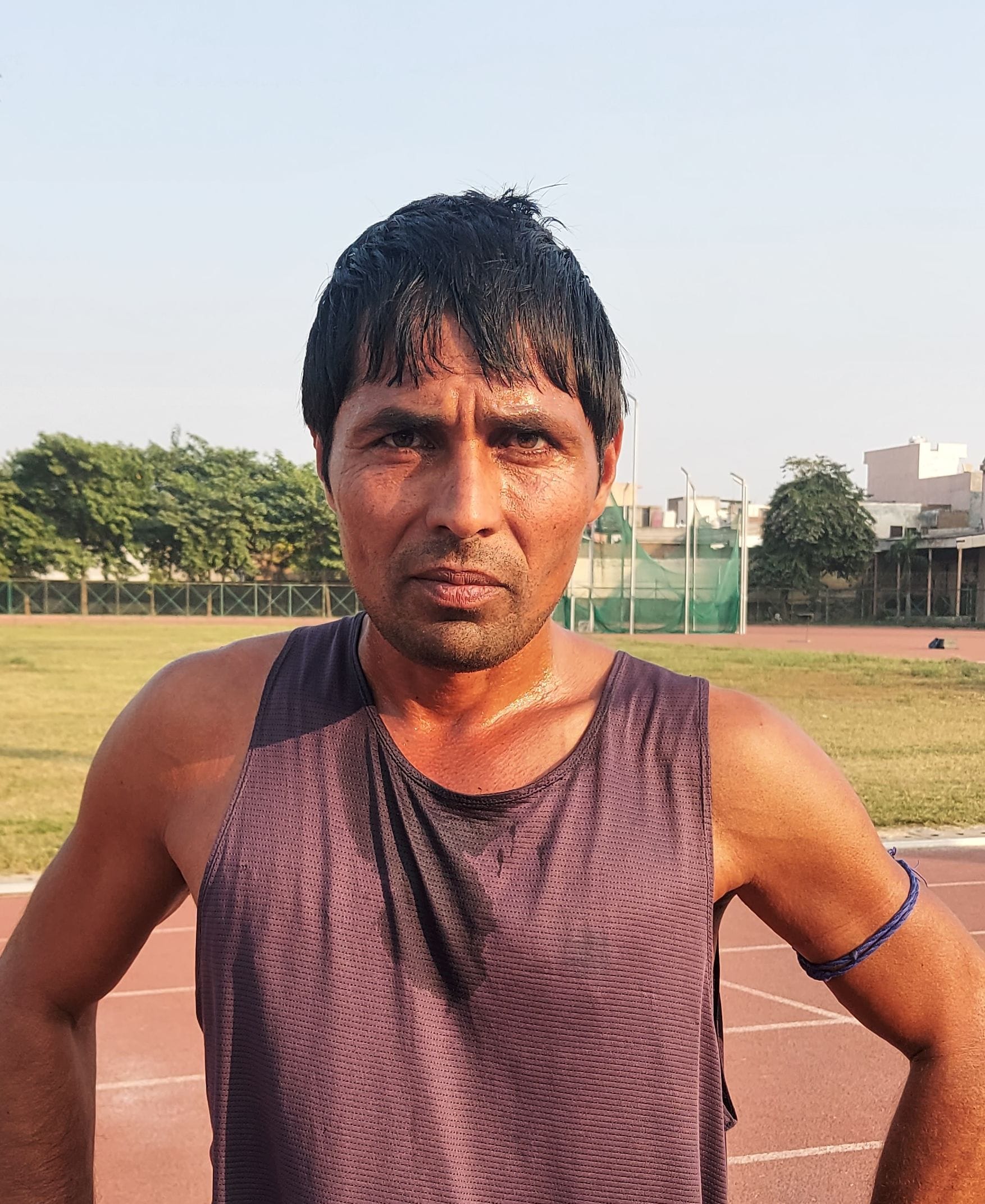 27जेएनडी20: नवदीप स्टेडियम में लगा बास्केट बॉल का पोल।  संवाद।