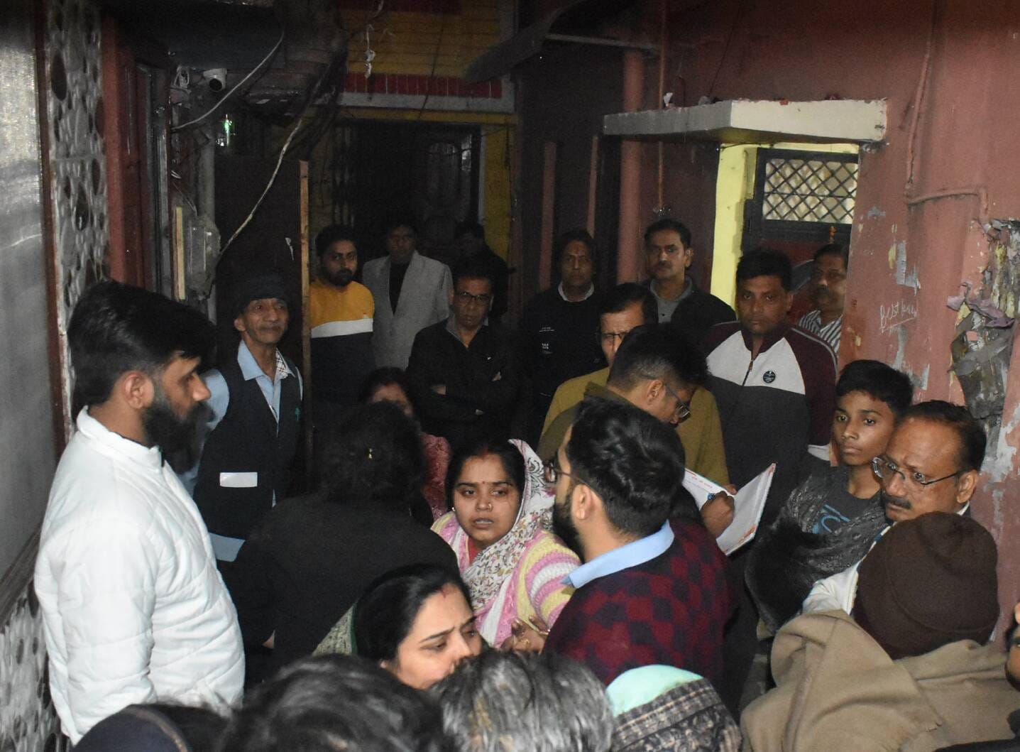 अमर उजाला.....भगवतपुरा में सचिन की उसके छोटे भाई दीपक ने पेट में चाकू मारकर हत्या कर दी। बिलखती