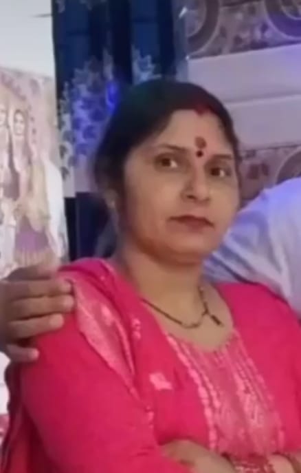 चीड़ की पत्तियों से तैयार की गई टोकरी। संवाद चीड़ की पत्तियों से तैयार की गई टोकरी। संवाद