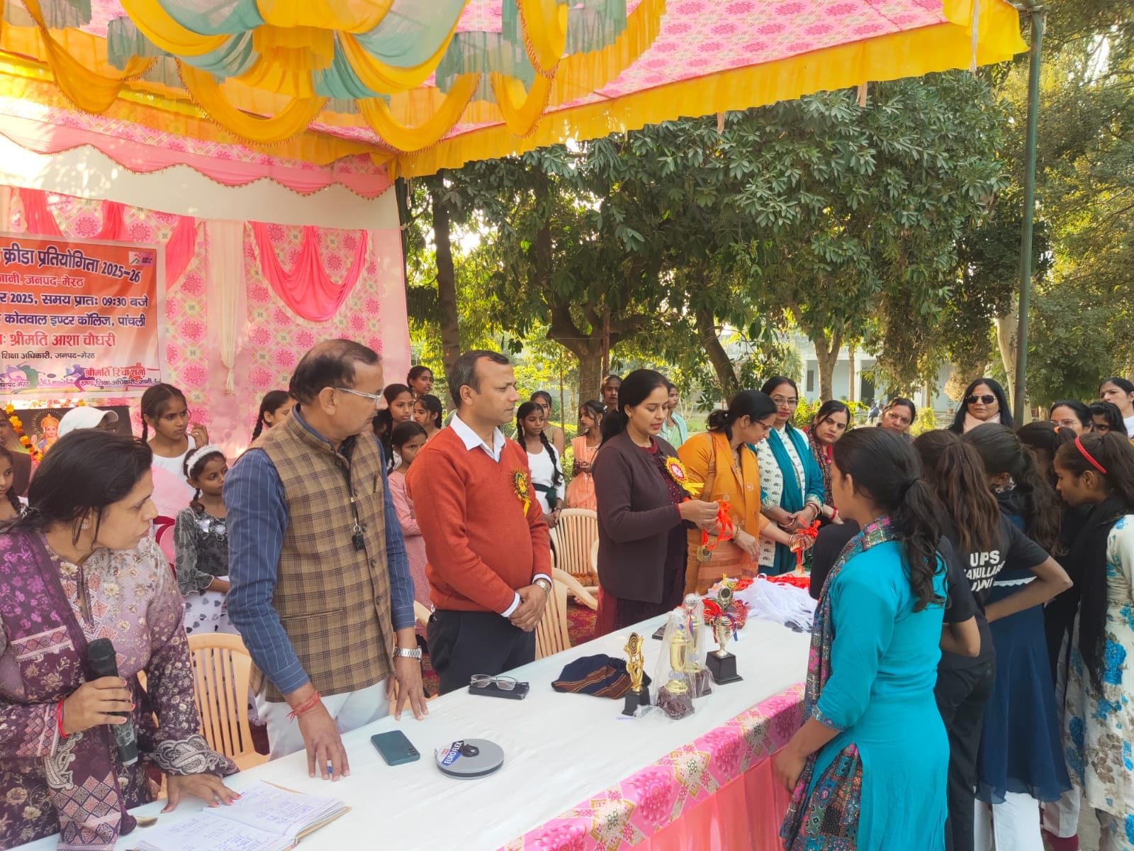 जानी ब्लॉक की खेलकूद प्रतियोगिता का फीता काट कर उद्घाटन करते हुए फोटो संवाद जानी ब्लॉक की खेलकूद प्रतियोगिता का फीता काट कर उद्घाटन करते हुए फोटो संवाद