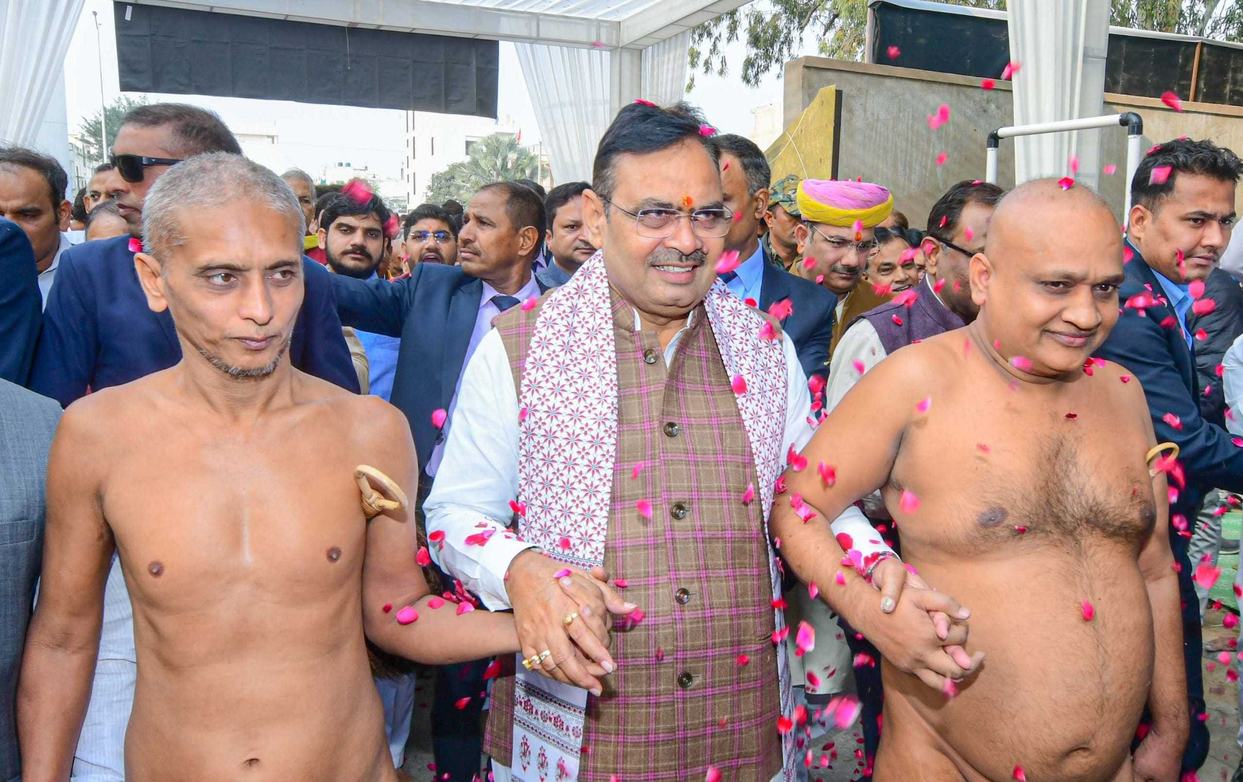 मुख्यमंत्री भजनलाल शर्मा ने सांगानेर में आचार्य सुंदर सागर महाराज की दिव्य देशना में भाग लिया। मुख्यमंत्री भजनलाल शर्मा ने सांगानेर में आचार्य सुंदर सागर महाराज की दिव्य देशना में भाग लिया।