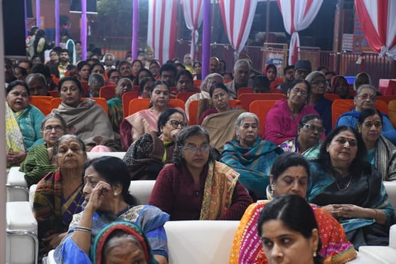 श्रीमद् भागवत कथा के पांचवें दिन बुधवार को कथावाचक किरीट भाई ने भगवान श्रीकृष्ण की बाल लीलाओं क