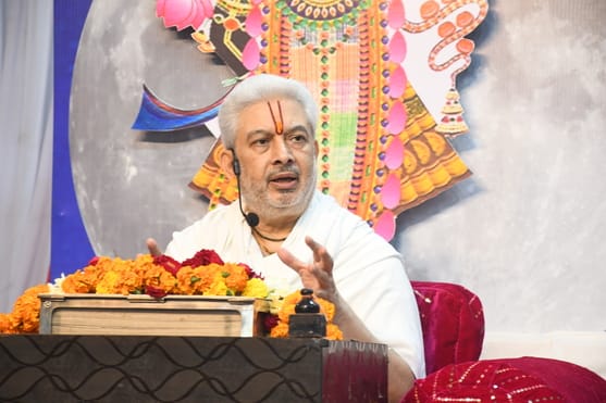 श्रीमद् भागवत कथा के पांचवें दिन बुधवार को कथावाचक किरीट भाई ने भगवान श्रीकृष्ण की बाल लीलाओं क
