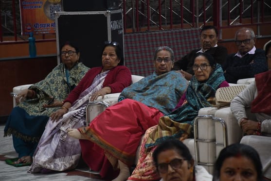 श्रीमद् भागवत कथा के पांचवें दिन बुधवार को कथावाचक किरीट भाई ने भगवान श्रीकृष्ण की बाल लीलाओं क