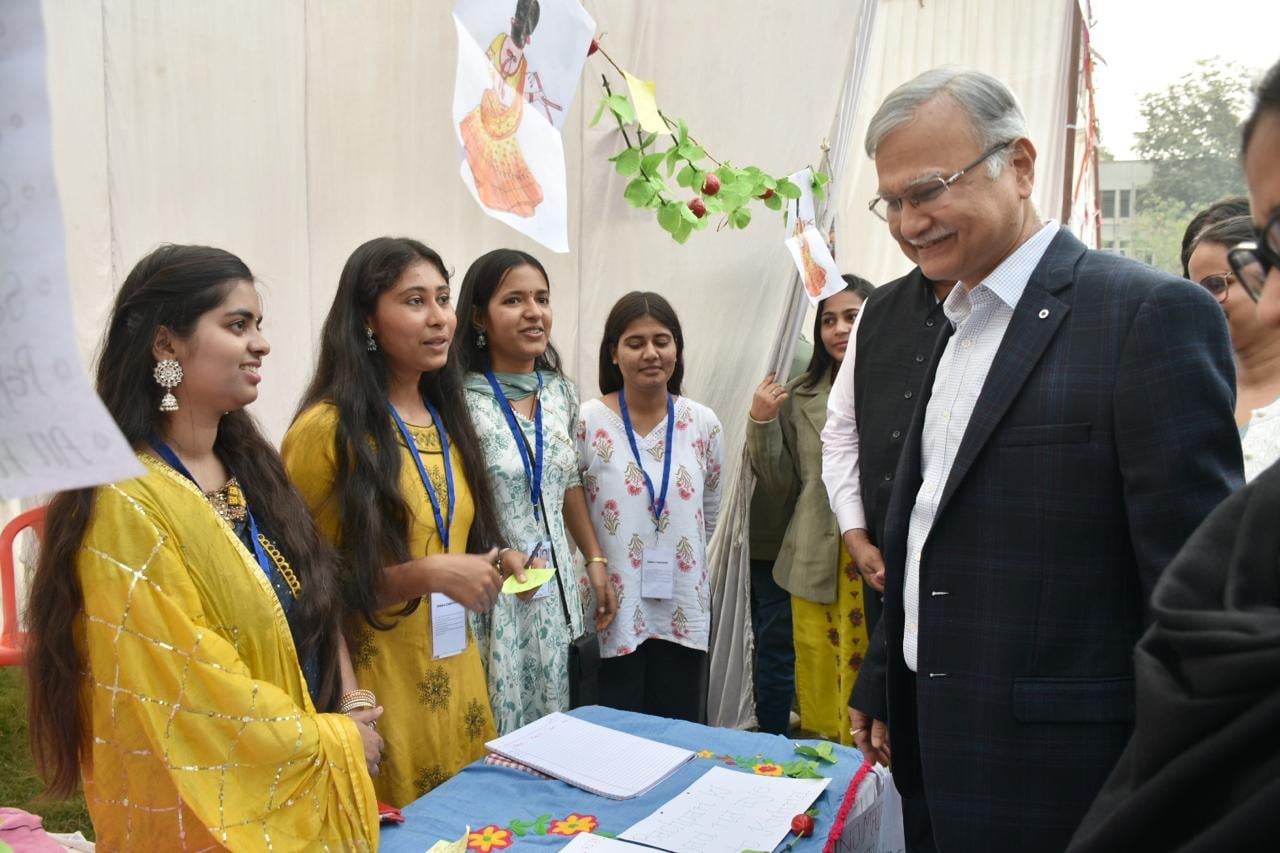 बीएचयू के मधुवन में हुए कार्यक्रम में अतिथि छात्र छात्राएं. बीएचयू बीएचयू के मधुवन में हुए कार्यक्रम में अतिथि छात्र छात्राएं. बीएचयू