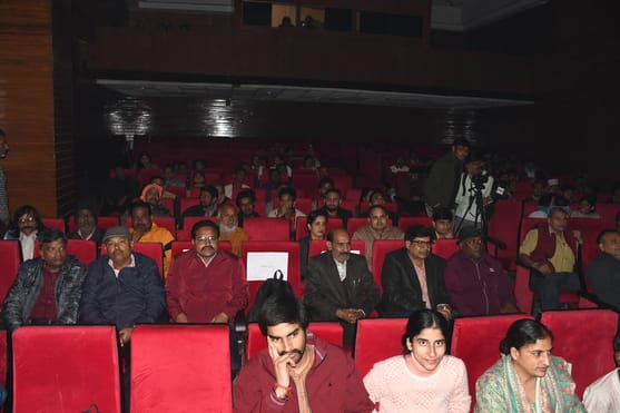 डर और पीपल का पेड़ मंचन से की व्यवस्था पर चोट डर और पीपल का पेड़ मंचन से की व्यवस्था पर चोट