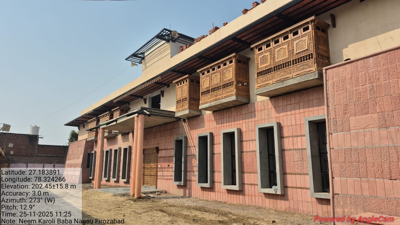 फोटो-05 डिप्टी सीएम ब्रजेश पाठक,पत्नी नम्रता पाठक का स्वागत करते एमएलसी विजय शिवहरे। स्रोत संगठ