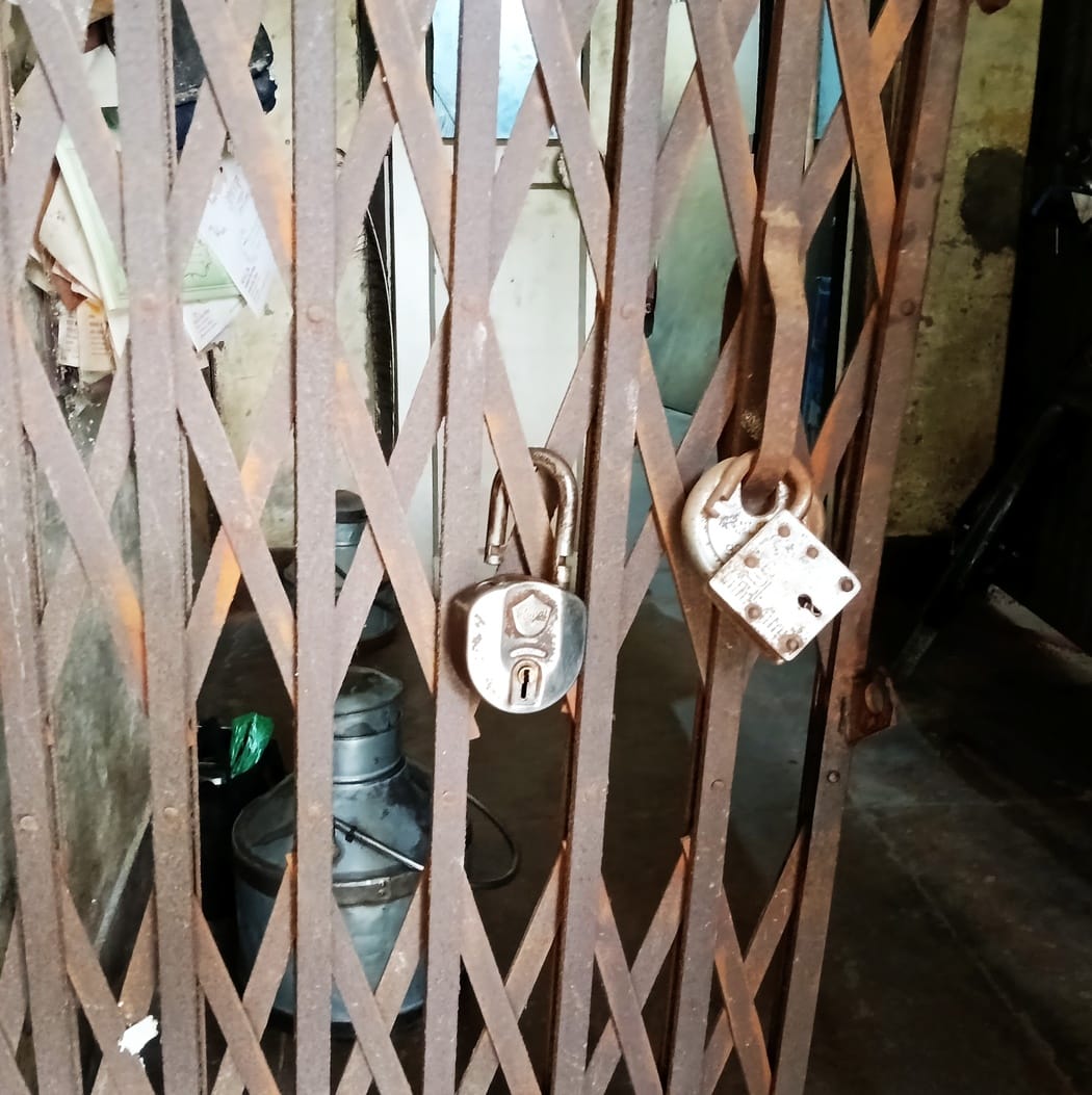 फोटो-13-चैनर का टूटा ताला। संवाद