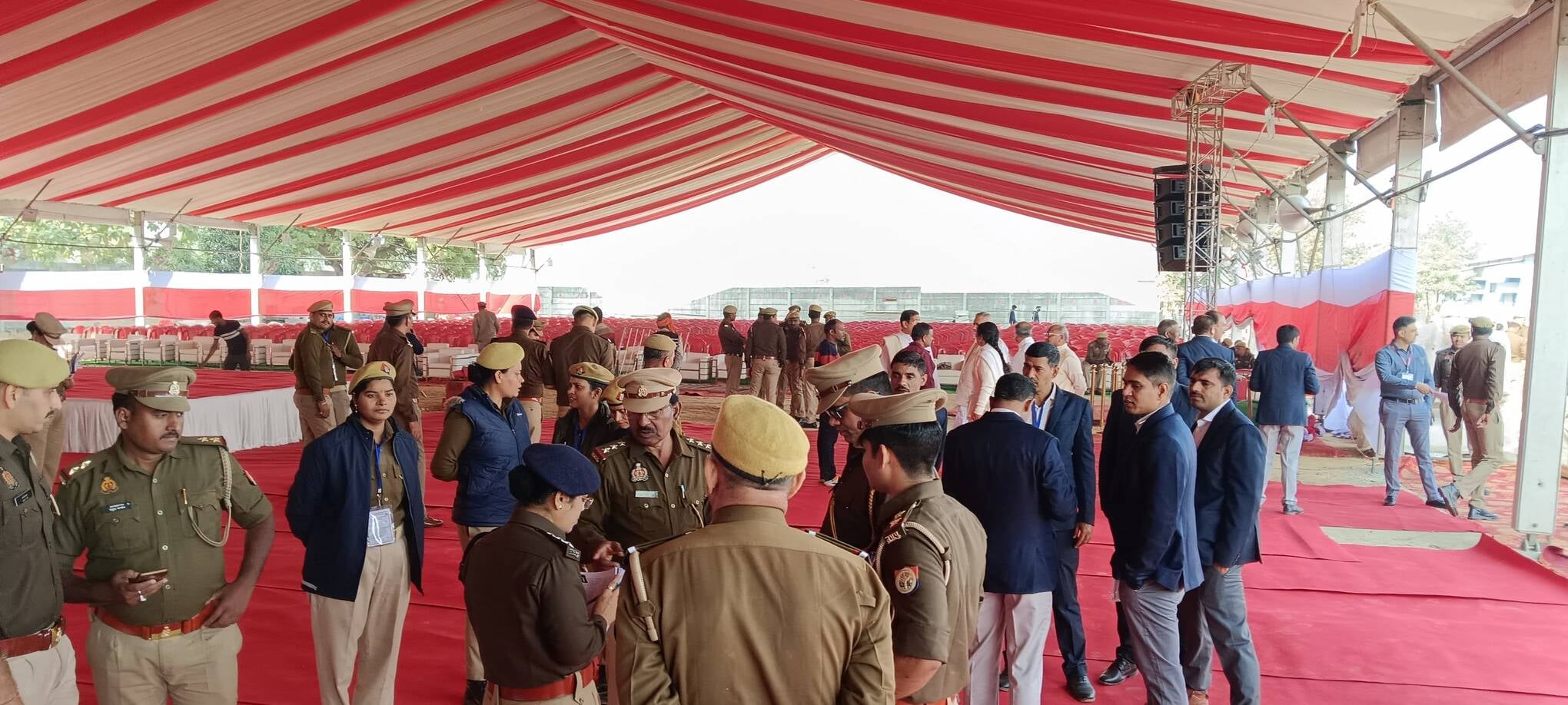 गुलजार उपवन में बृहस्पतिवार को पूरे दिन चलती रहीं राष्ट्रपति के कार्यक्रम के लिए तैयारियां।  