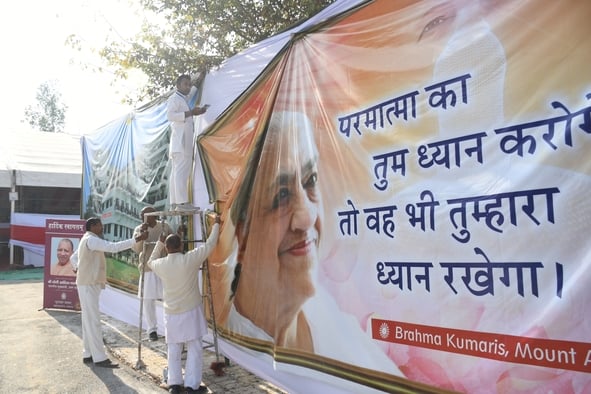 गुलजार उपवन में बृहस्पतिवार को पूरे दिन चलती रहीं राष्ट्रपति के कार्यक्रम के लिए तैयारियां।  