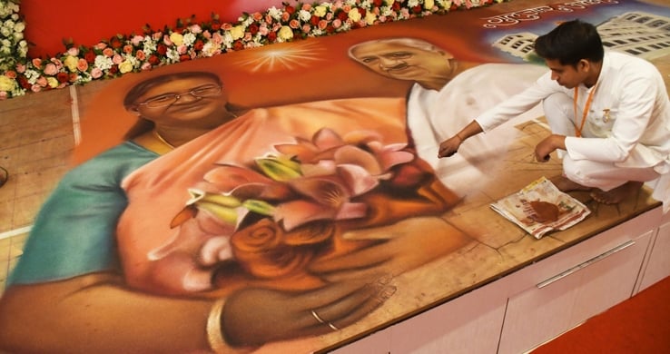 गुलजार उपवन में बृहस्पतिवार को पूरे दिन चलती रहीं राष्ट्रपति के कार्यक्रम के लिए तैयारियां।  