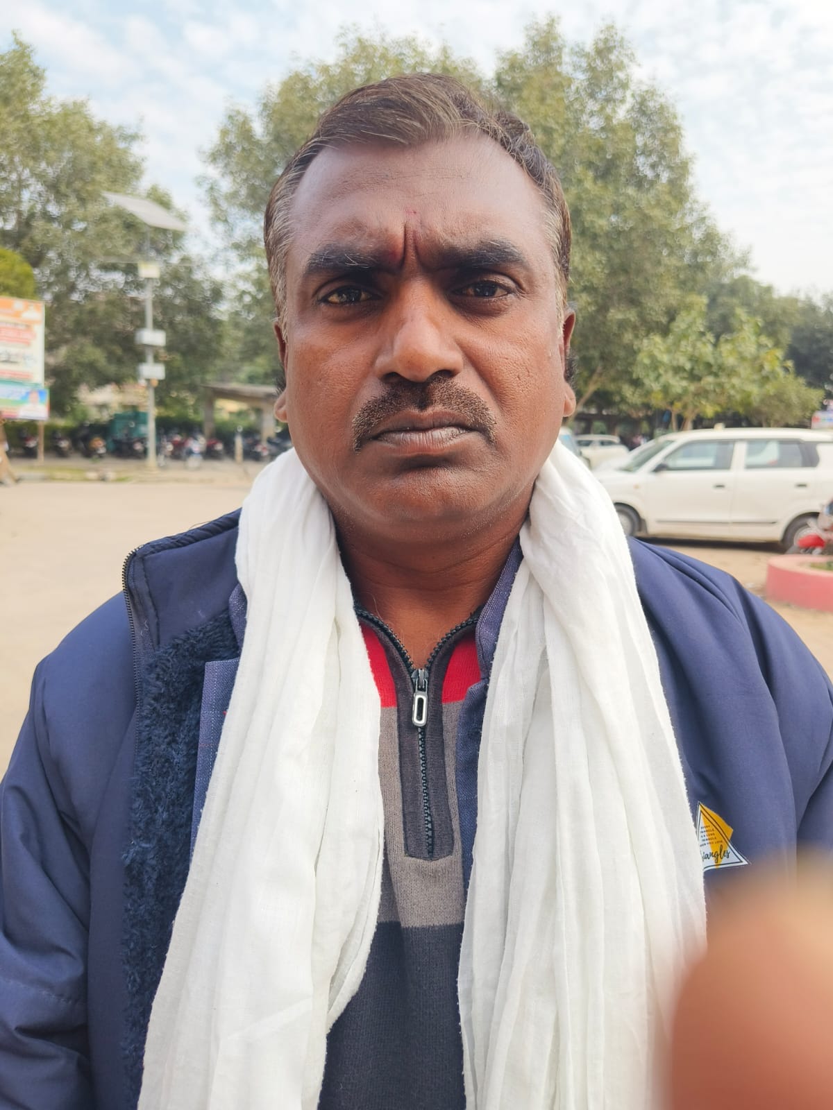 गांव की खुली बैठक में कोटे की दुकान चयन को लेकर प्रस्ताव तैयार करते अधिकारी। फाइल फोटो गांव की खुली बैठक में कोटे की दुकान चयन को लेकर प्रस्ताव तैयार करते अधिकारी। फाइल फोटो