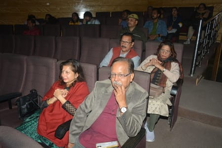 ''घर का न घाट का'' के मंचन ने गुदगुदाया ''घर का न घाट का'' के मंचन ने गुदगुदाया